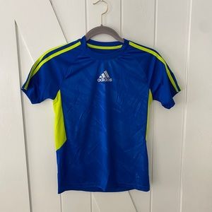 Adidas Boys 10/12 medium T-shirt
